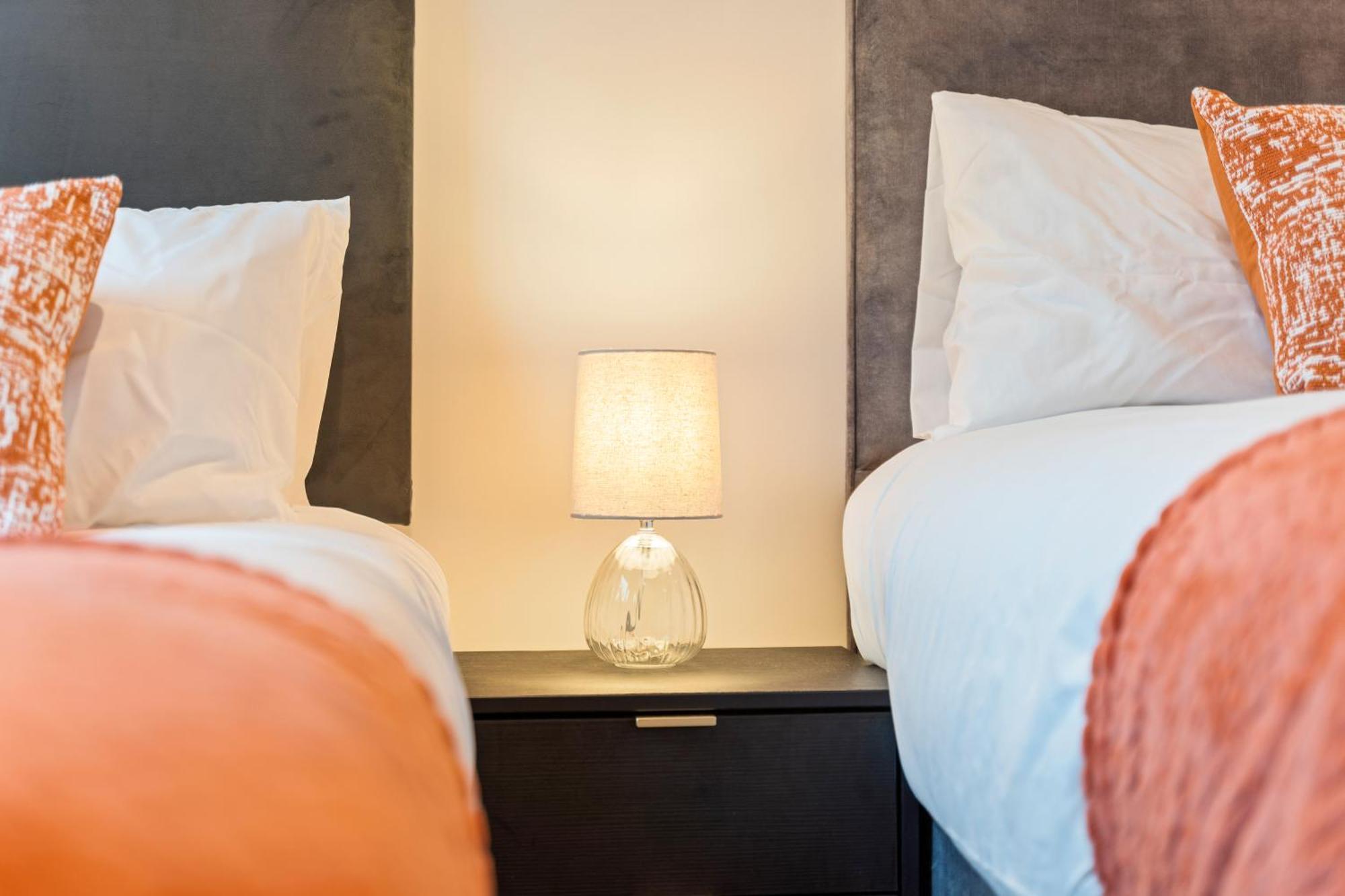 Shanti Suite - 2Bed 2Bath City Centre - Wifi - Netflix- Parking- Modern- Perfect For Family, Contractors, Leisure, Business By Shanti Nights Birmingham Buitenkant foto