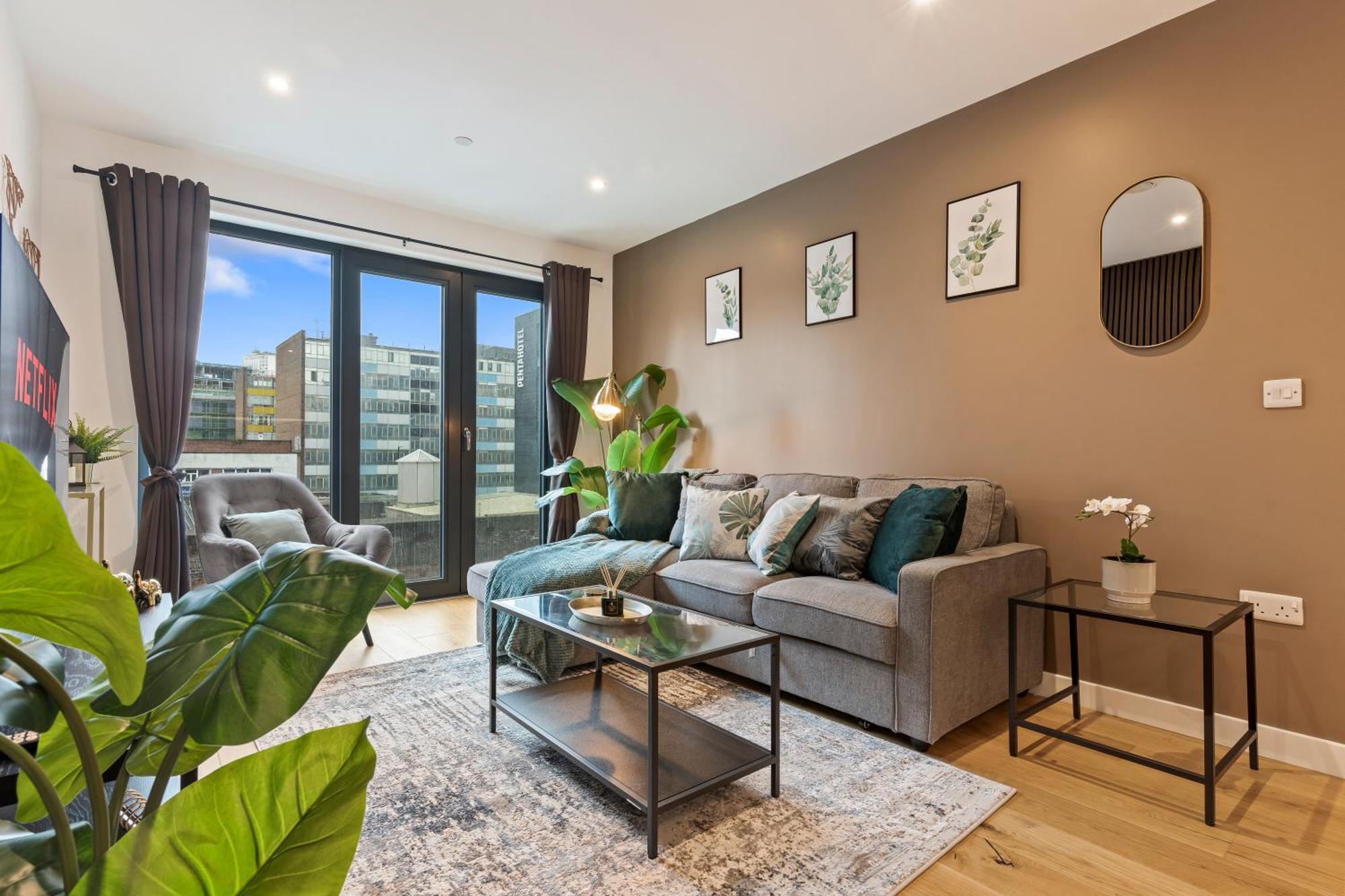 Shanti Suite - 2Bed 2Bath City Centre - Wifi - Netflix- Parking- Modern- Perfect For Family, Contractors, Leisure, Business By Shanti Nights Birmingham Buitenkant foto