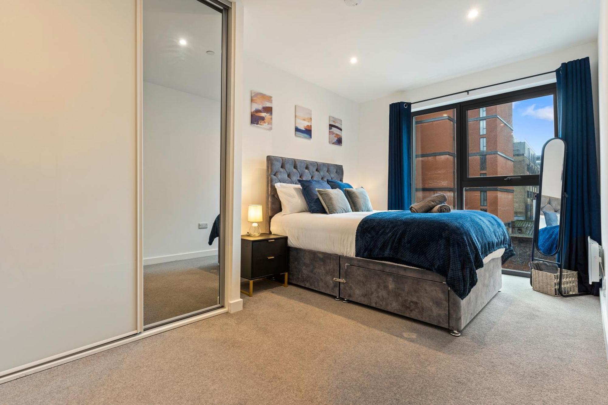 Shanti Suite - 2Bed 2Bath City Centre - Wifi - Netflix- Parking- Modern- Perfect For Family, Contractors, Leisure, Business By Shanti Nights Birmingham Buitenkant foto