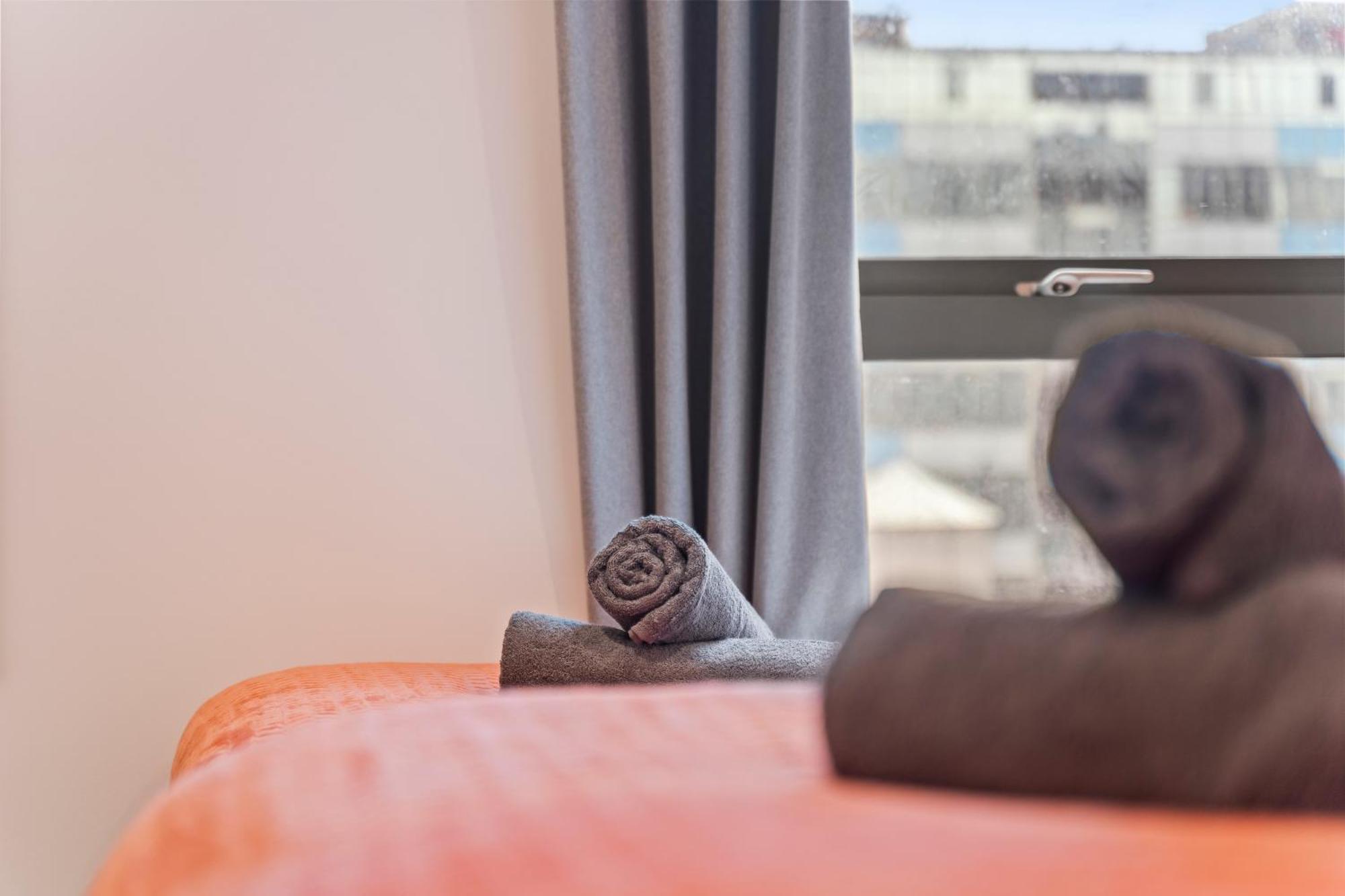 Shanti Suite - 2Bed 2Bath City Centre - Wifi - Netflix- Parking- Modern- Perfect For Family, Contractors, Leisure, Business By Shanti Nights Birmingham Buitenkant foto