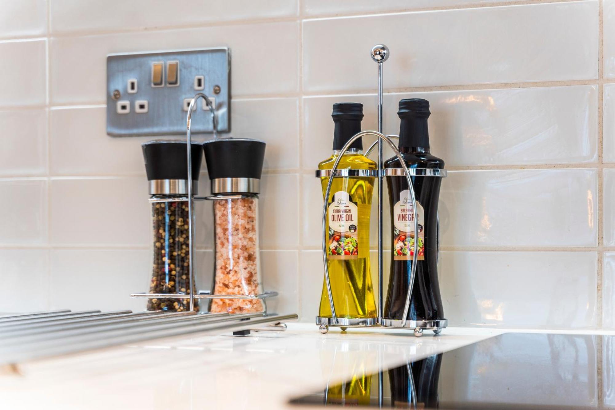 Shanti Suite - 2Bed 2Bath City Centre - Wifi - Netflix- Parking- Modern- Perfect For Family, Contractors, Leisure, Business By Shanti Nights Birmingham Buitenkant foto
