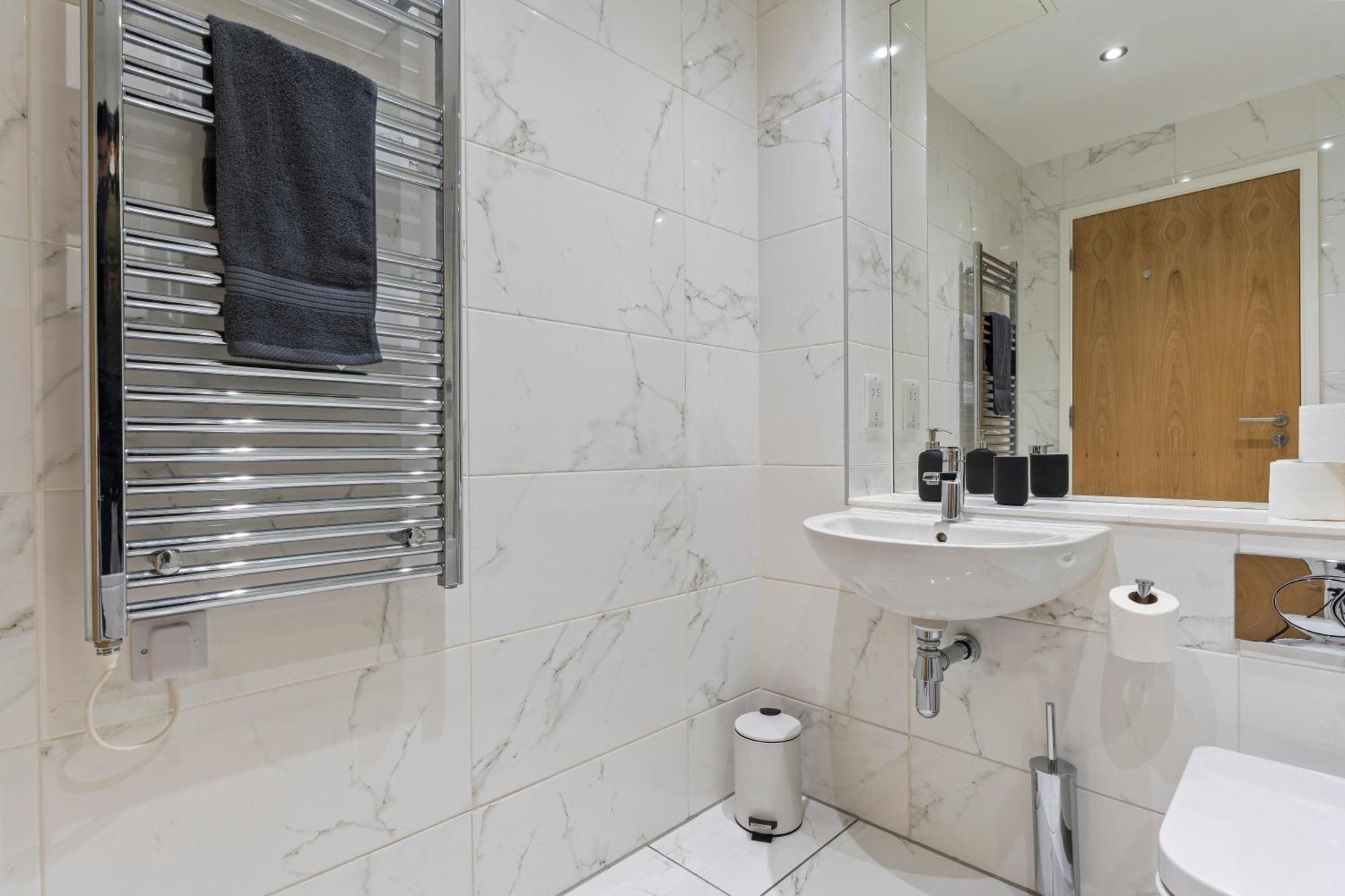 Shanti Suite - 2Bed 2Bath City Centre - Wifi - Netflix- Parking- Modern- Perfect For Family, Contractors, Leisure, Business By Shanti Nights Birmingham Buitenkant foto
