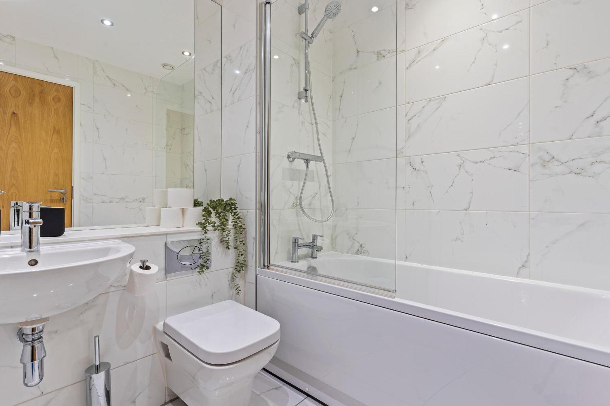 Shanti Suite - 2Bed 2Bath City Centre - Wifi - Netflix- Parking- Modern- Perfect For Family, Contractors, Leisure, Business By Shanti Nights Birmingham Buitenkant foto